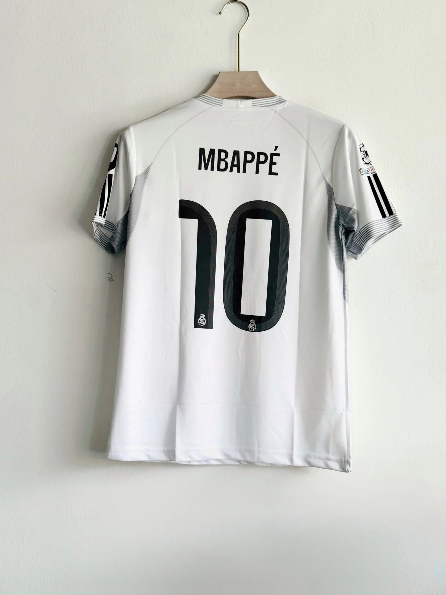 REAL MADRID 2025-26 HOME KIT (EMBROIDERY LOGOS)