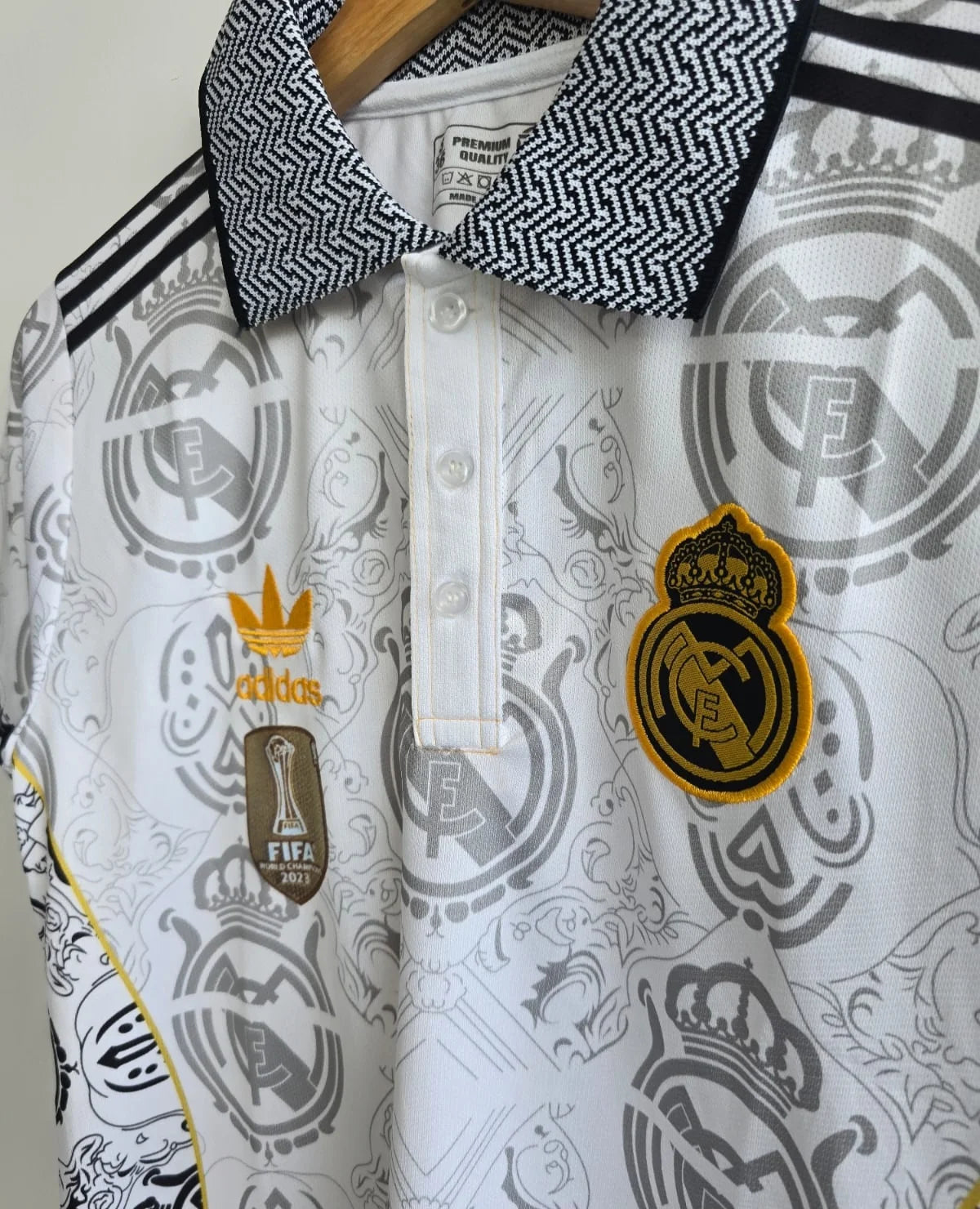 REAL MADRID SPECIAL EDITION COLLAR ( EMBROIDERY )