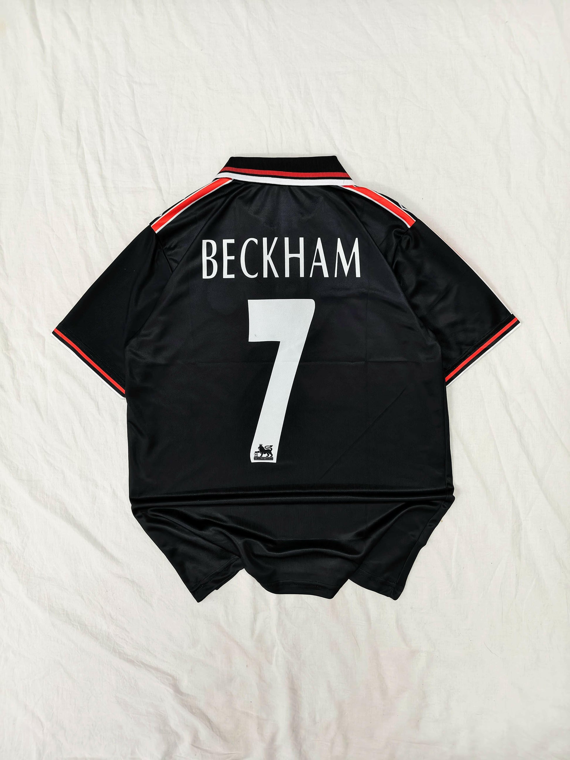 Manchester United Inspired Retro Beckham #7 Jersey – Black Edition.