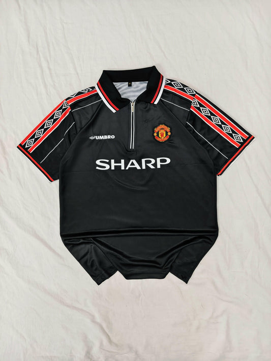 Manchester United Inspired Retro Beckham #7 Jersey – Black Edition.