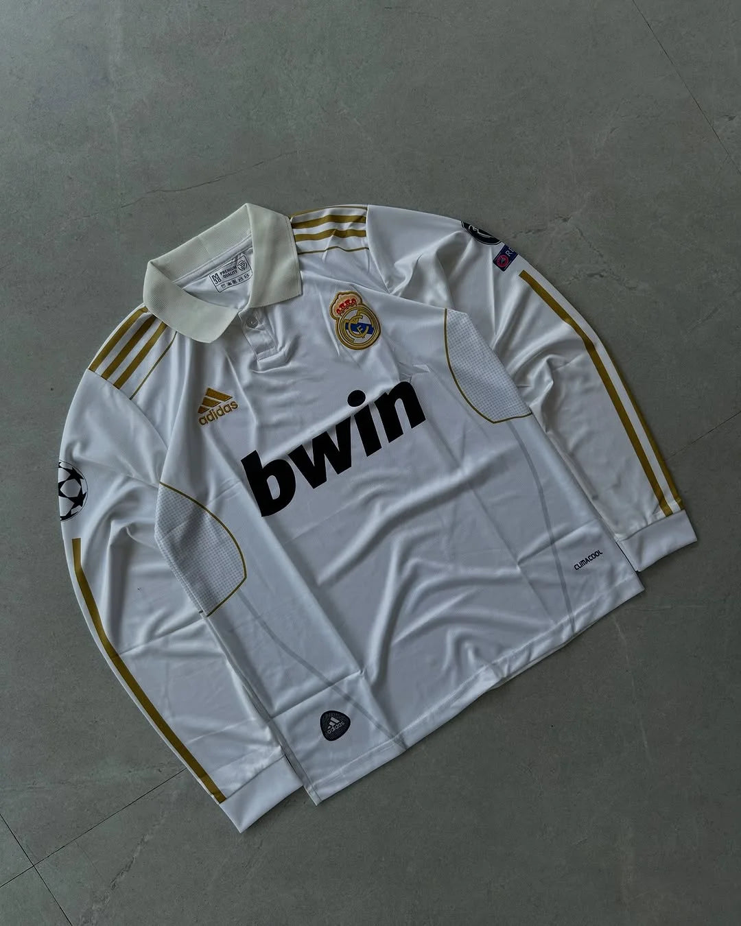 REAL MADRID RETRO 2011-12 HOME COLLAR FULL SLEEVE RONALDO ( EMBROIDERY LOGOS)