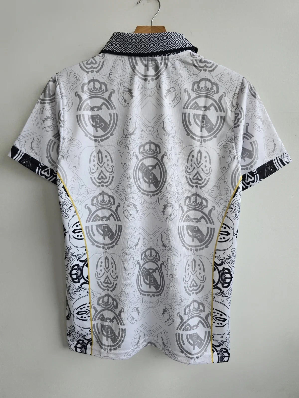 REAL MADRID SPECIAL EDITION COLLAR ( EMBROIDERY )